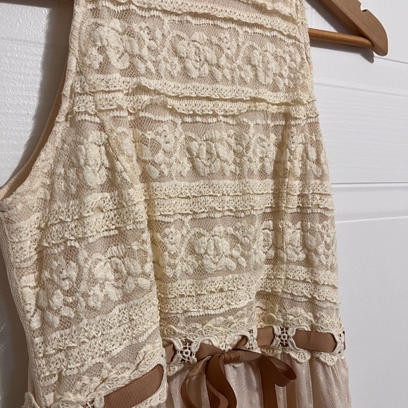 Boutique 1861 - Nude lace bodice with sheer high-low dress - Picture 5 of 5